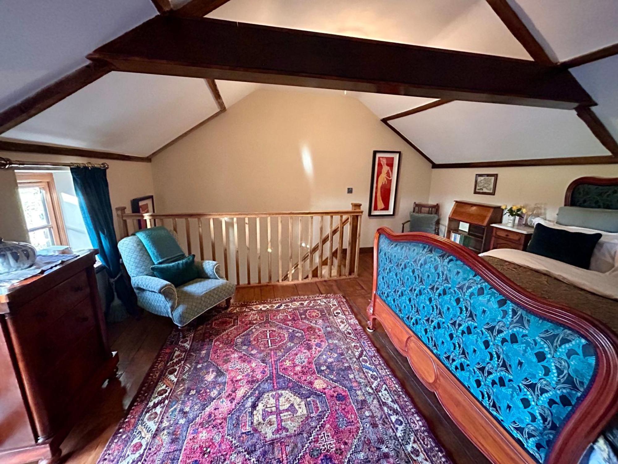 Charming Country Cottage With Oak Beams In Historic Setting, Brecon Beacons Retreat Llangadog Exterior foto