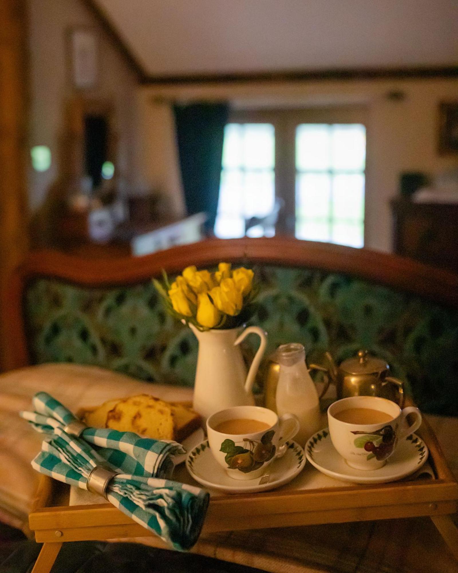 Charming Country Cottage With Oak Beams In Historic Setting, Brecon Beacons Retreat Llangadog Exterior foto